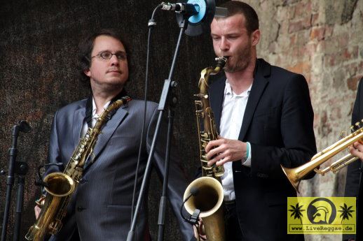 Yellow Umbrella (D) 19. This Is Ska Festival - Wasserburg, Rosslau 27. Juni 2015 (3).JPG